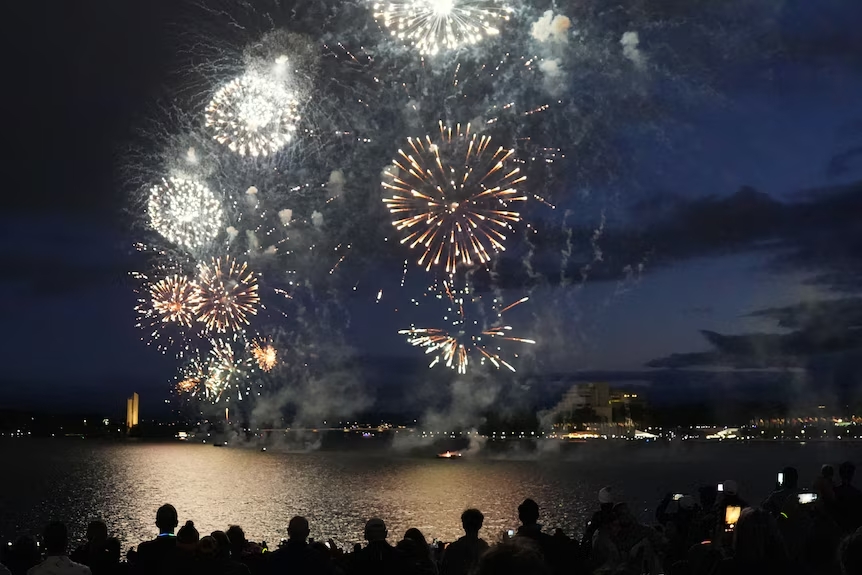 Já é ano novo em vários países; confira as fotos