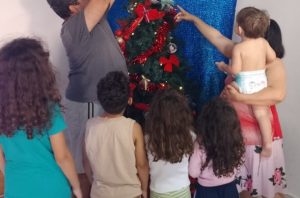 Às vésperas do natal, Justiça confirma adoção conjunta de cinco irmãos por família de SC