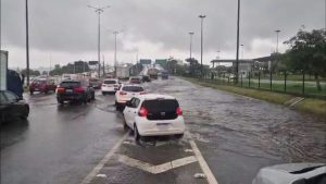 Temporal provoca alagamentos, deslizamentos e transtornos em várias cidades de SC