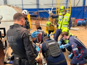 Explosão de tonel em empresa deixa trabalhador em estado grave