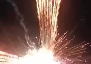 Show de fogos sai do controle e deixa feridos em evento de Natal no RS