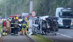 Acidente envolvendo quatro veículos deixa três mortos em SC