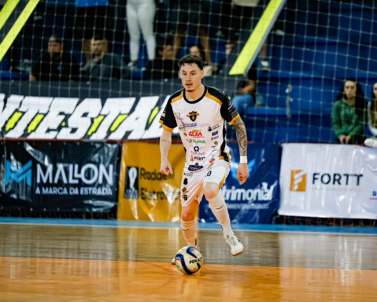 Joaçaba Futsal anuncia ala Vitinho para temporada 2026