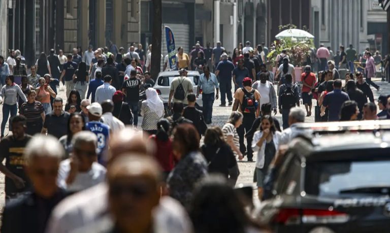 Brasil registra menor nível de pobreza da série histórica, aponta IBGE