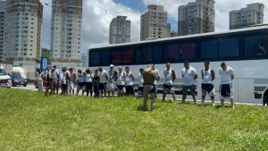 Cerca de 200 torcedores podem estar envolvidos em briga que fechou rodovia em SC