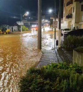 Prefeito fala sobre inundação em Treze Tílias: “uma das maiores da história”, disse