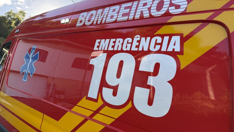 Peça de 1 tonelada cai sobre idoso em oficina mecânica no centro de Ipira