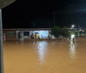 “Foi absurdo”: Enxurrada súbita isola moradores e invade casas no distrito de Nova Petrópolis