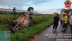Homem e criança ficam feridos após capotamento em Campos Novos