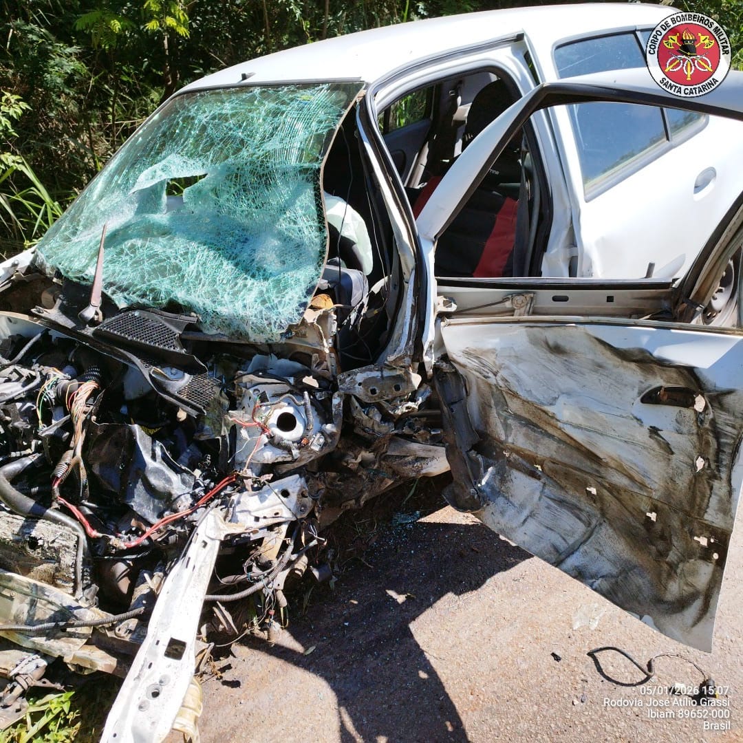 Colisão entre carro e caminhão deixa homem ferido na SC-135, em Tangará