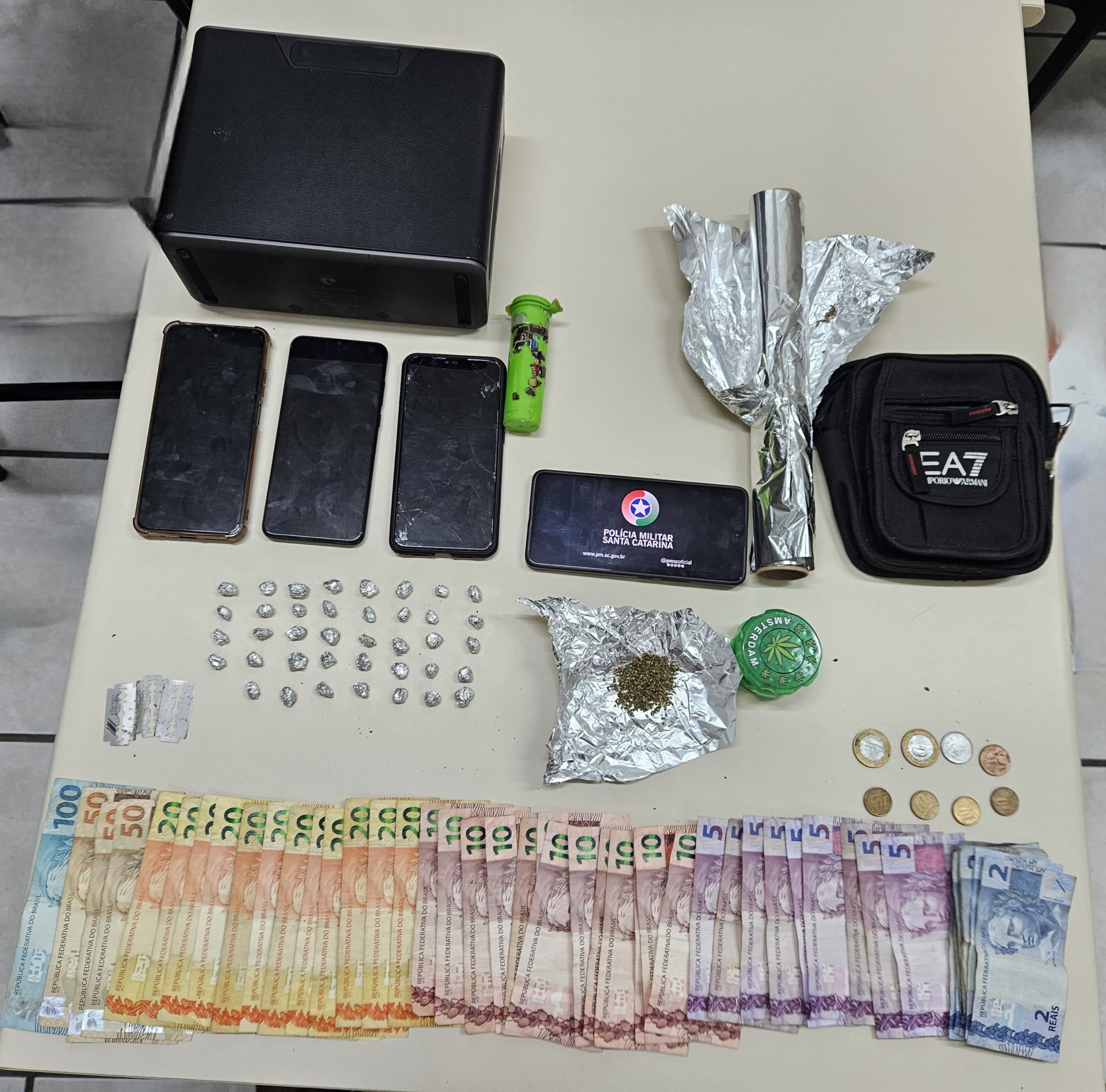 Ocorrência de perturbação do sossego termina com apreensão de drogas em Videira