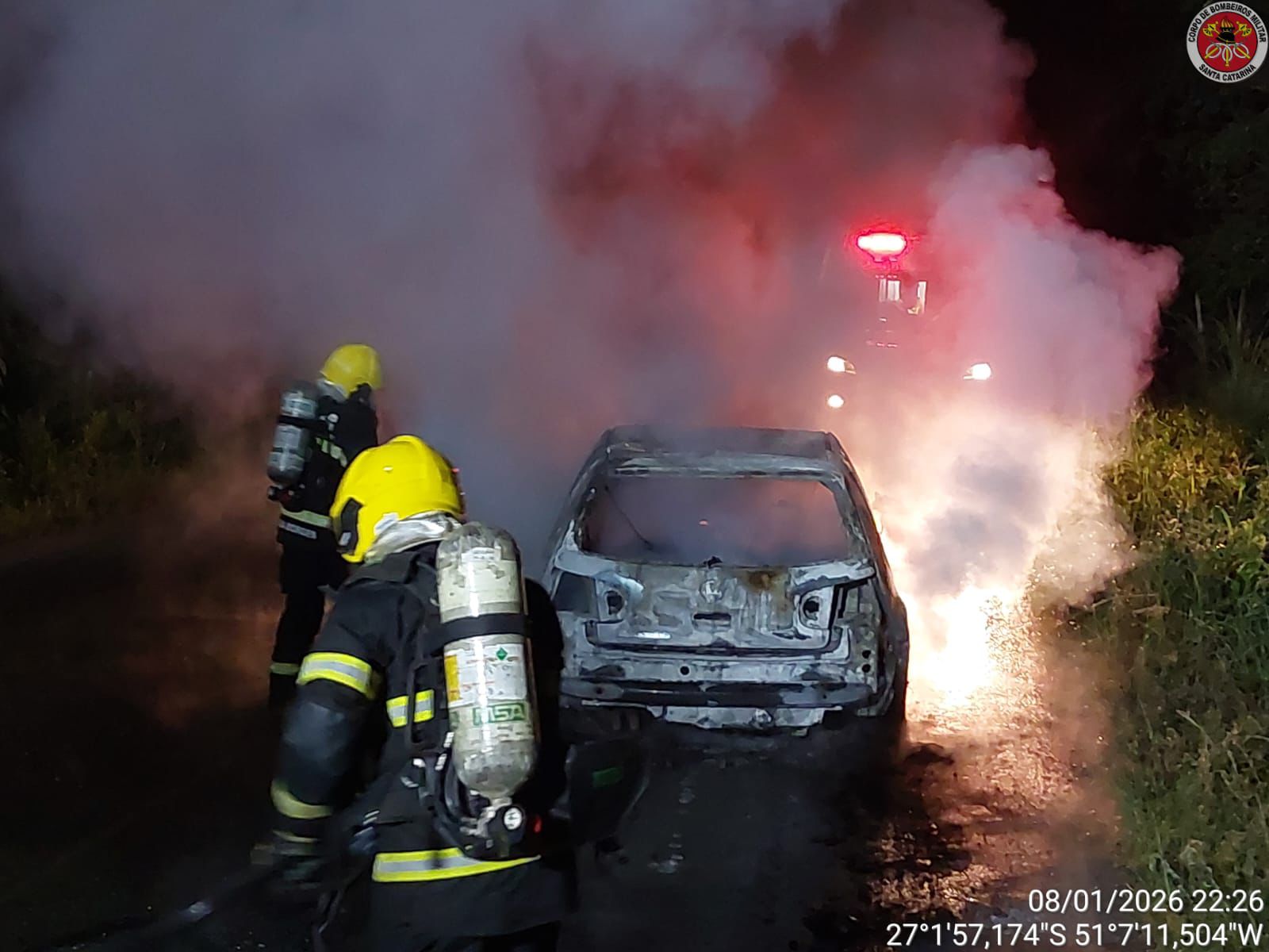 Incêndio destrói veículo em Videira