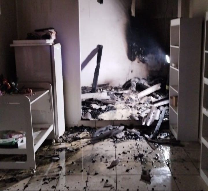 Incêndio atinge residência no Centro de Campos Novos durante a madrugada