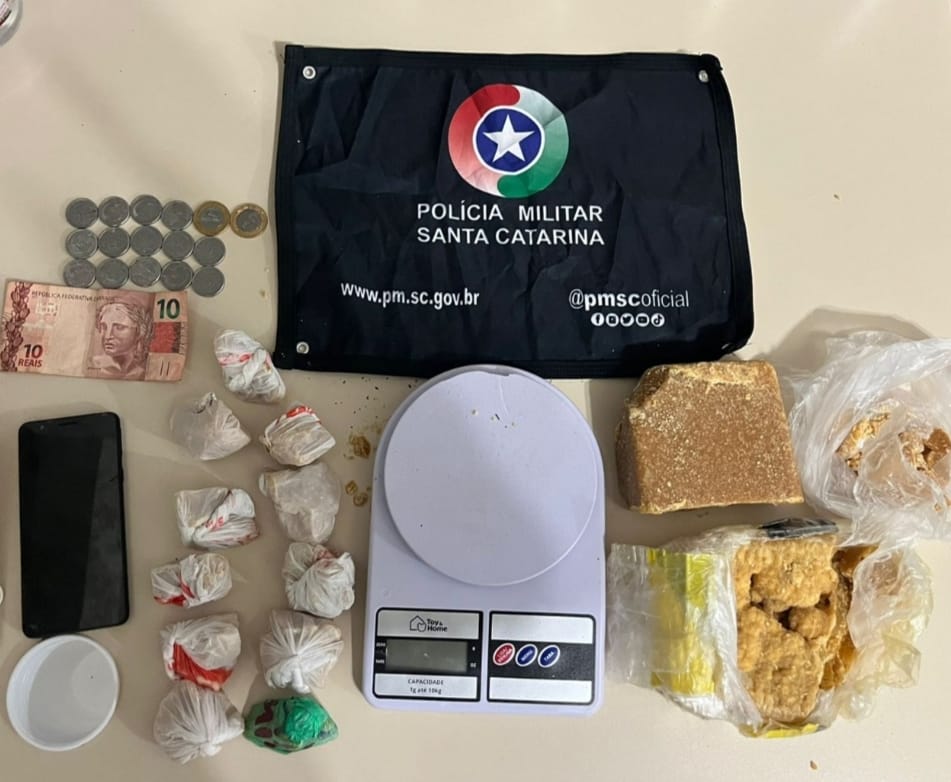 Polícia Militar apreende 1,4 kg de crack e prende três suspeitos em Fraiburgo