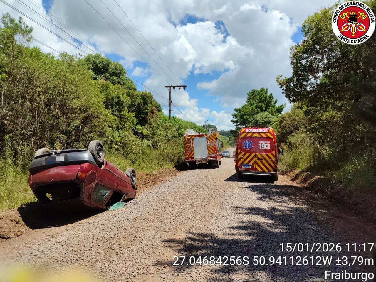 Jovem fica ferida após capotamento em Fraiburgo