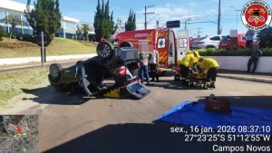 Colisão entre dois veículos com capotamento é registrada em Campos Novos