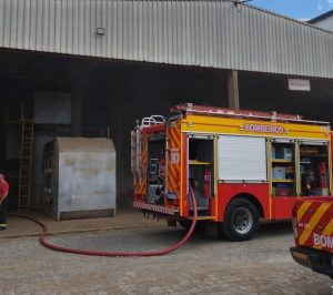 Incêndio atinge silo de secagem de grãos em Campos Novos