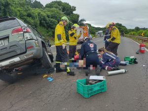 Colisão na BR-282 deixa um morto e duas pessoas feridas