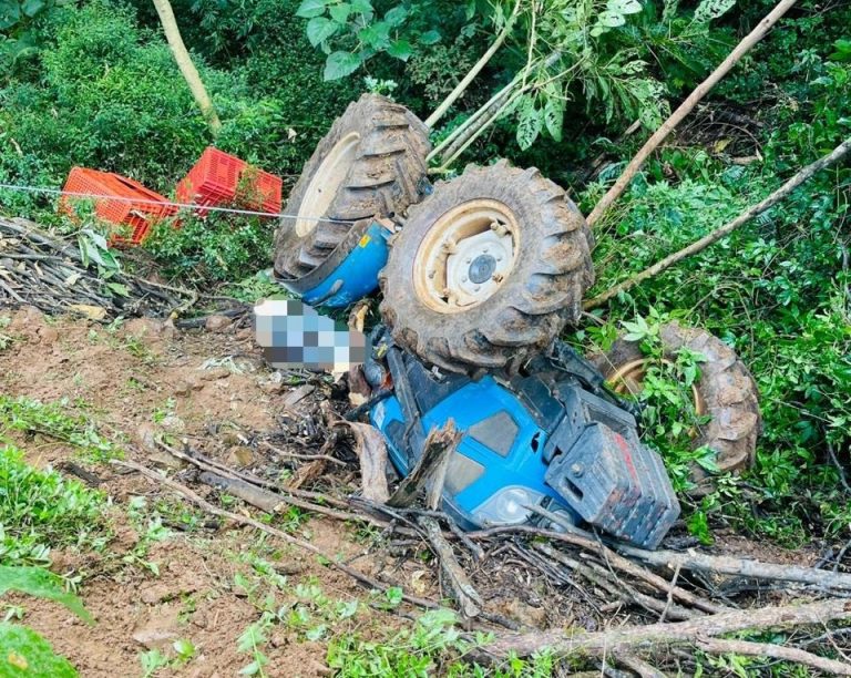 Mulher morre após tombamento de trator no interior de Videira