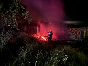 Incêndio destrói galpão e equipamentos no interior de Catanduvas