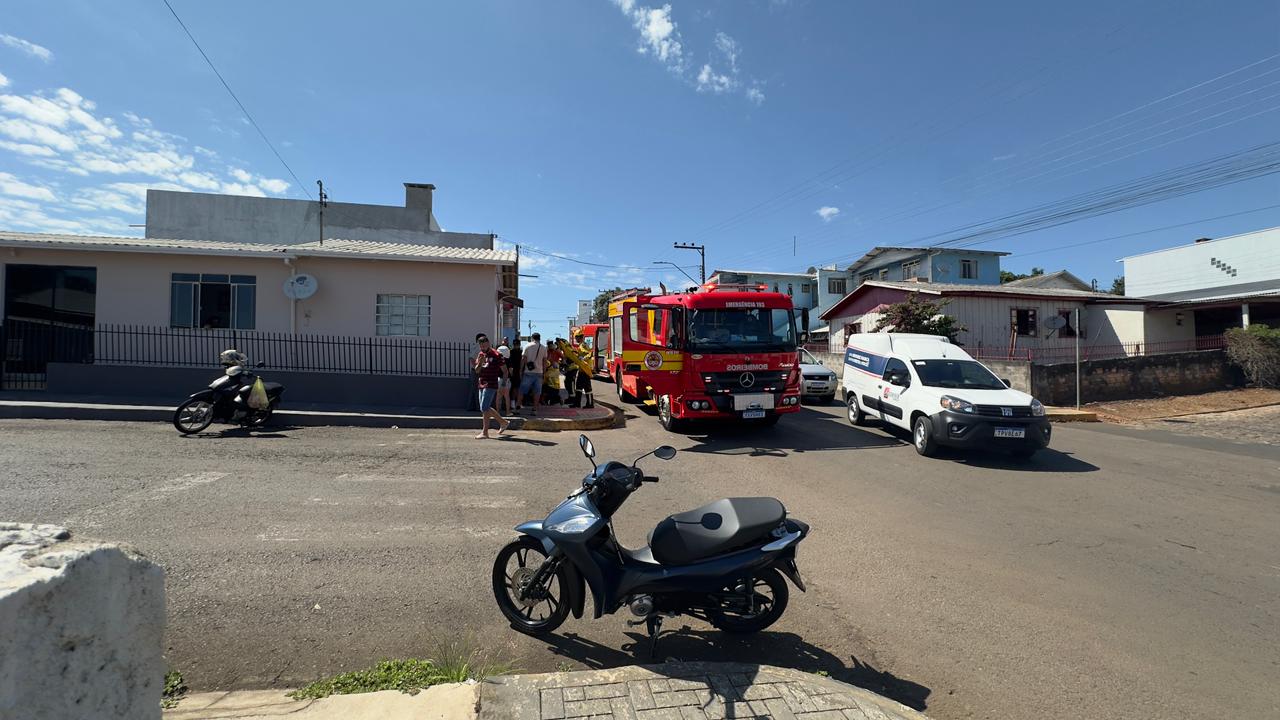 Motociclista fica ferida após colisão com carro em Campos Novos