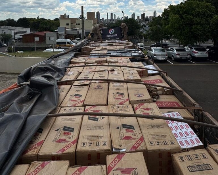 Carga de cigarros e vinhos avaliada em R$ 1 milhão é apreendida no Oeste