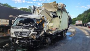 Veículos da região se envolvem em grave acidente no PR (fotos)