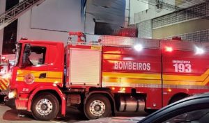 Incêndio atinge oficina mecânica no Centro de Joaçaba