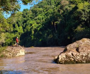 Bombeiros encerram mais um dia de buscas por menina desaparecida em rio do Oeste