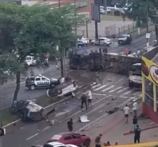 Confira as informações atualizadas sobre acidente grave com caminhão desgovernado em Chapecó