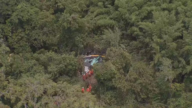 Queda de helicóptero deixa mortos no Rio de Janeiro