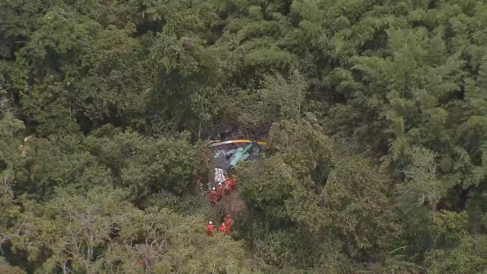 Queda de helicóptero deixa mortos no Rio de Janeiro