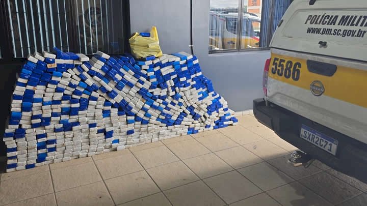 Mais de 17,6 toneladas de maconha e meio milhão de maços de cigarros são apreendidos em SC