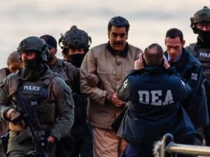 Em audiência, Maduro nega acusações e diz continuar presidente da Venezuela