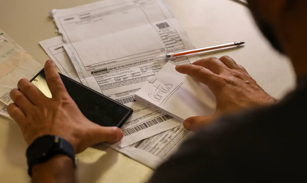 Novo salário mínimo de R$ 1.621 começa a ser pago nesta segunda-feira; veja o que muda nos benefícios