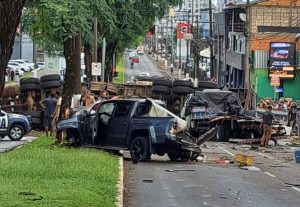 Motorista de carreta que causou acidente em Chapecó é denunciado por 20 tentativas de homicídio