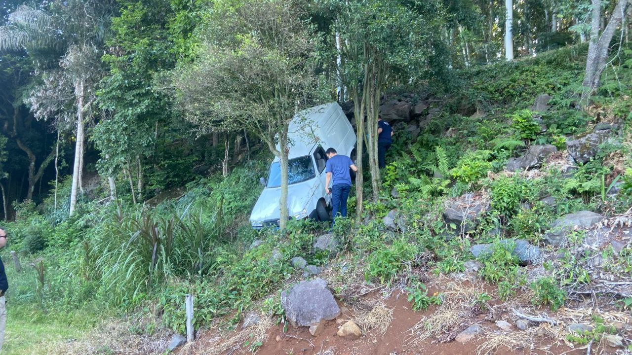 Saída de pista seguida de capotamento deixa um morto na BR-153