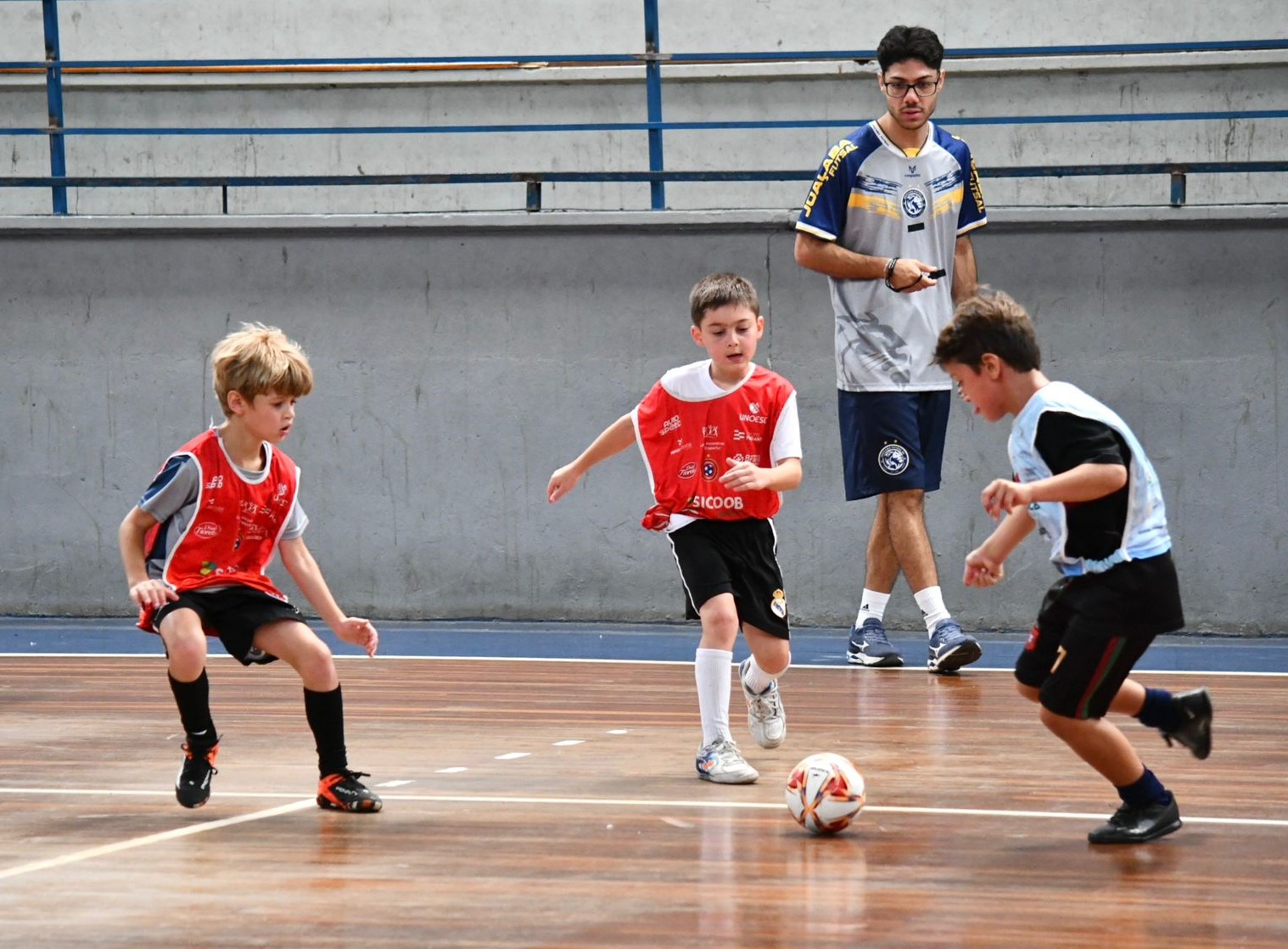 Escola Joaçaba de Futsal aplica nova metodologia de ensino para fortalecer base