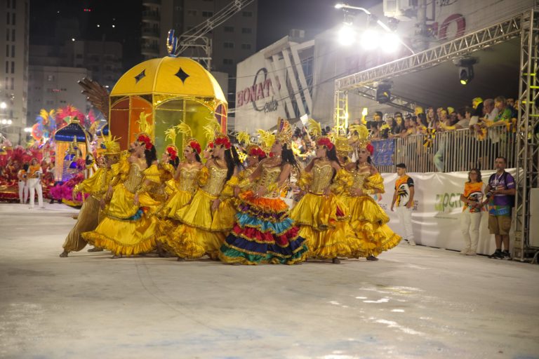 Abre-alas da competição: Unidos do Herval levanta a avenida em desfile técnico e vibrante