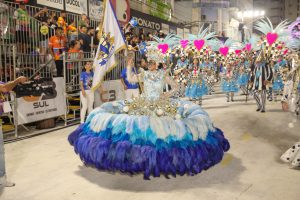 Vale Samba supera perda de pontos em Fantasia, gabarita quesitos técnicos e vence o Carnaval 2026