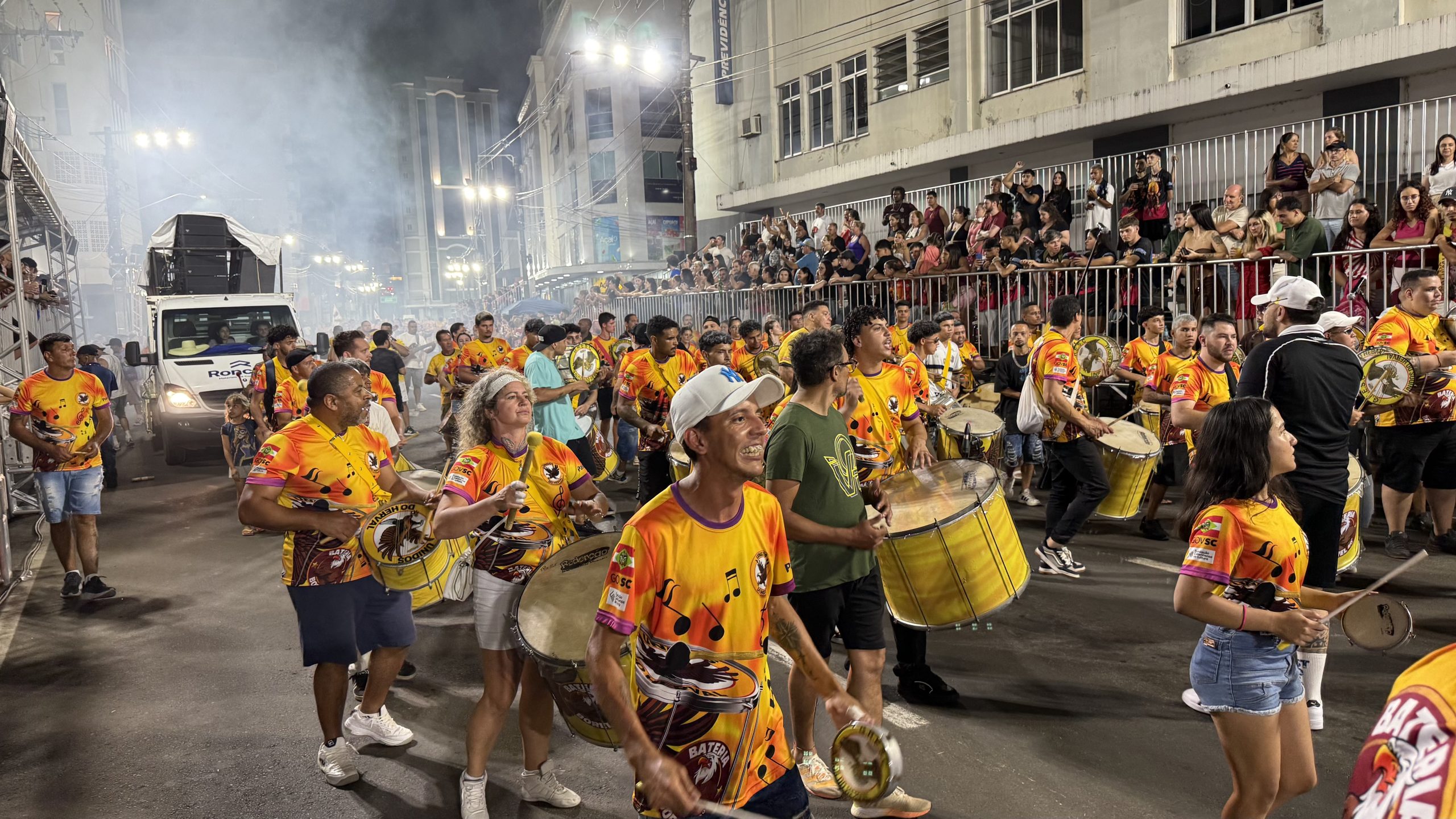 Calor, casa cheia e samba no pé: Ensaios técnicos elevam a temperatura para o Carnaval de Joaçaba 2026