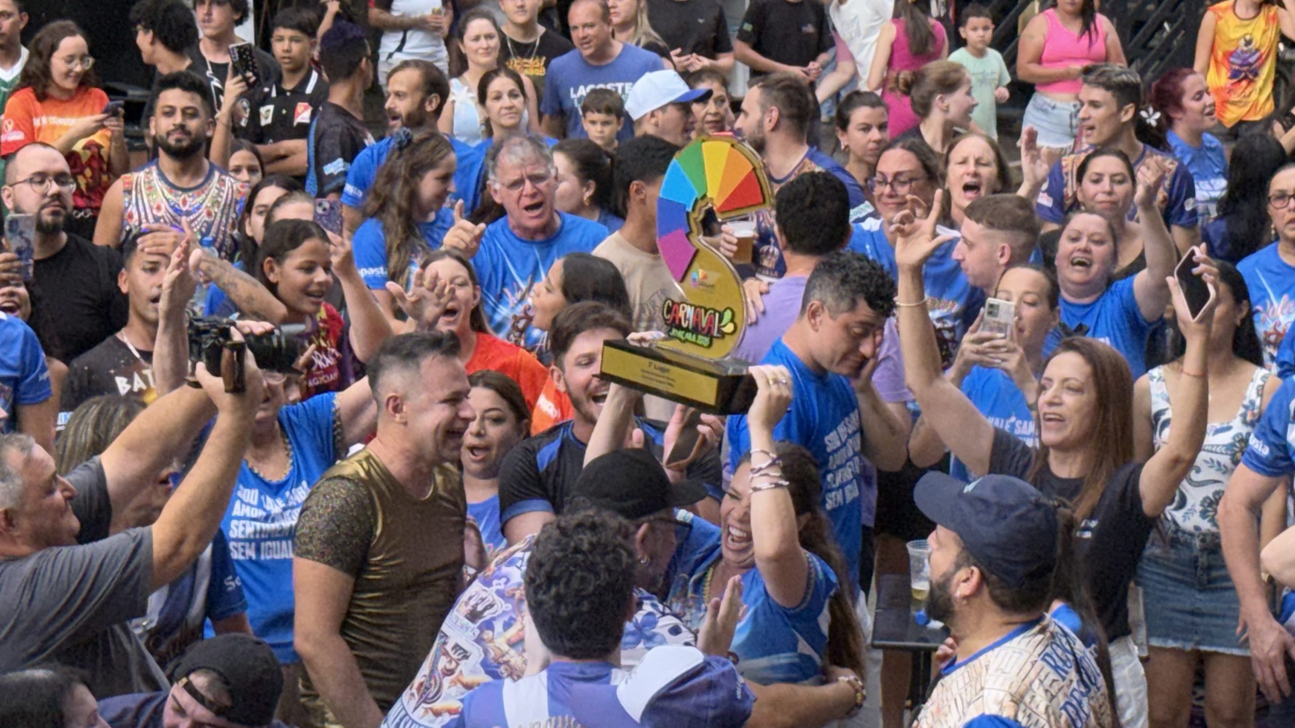 DAS CINZAS AO BICAMPEONATO! Vale Samba supera incêndio e vence o Carnaval 2026