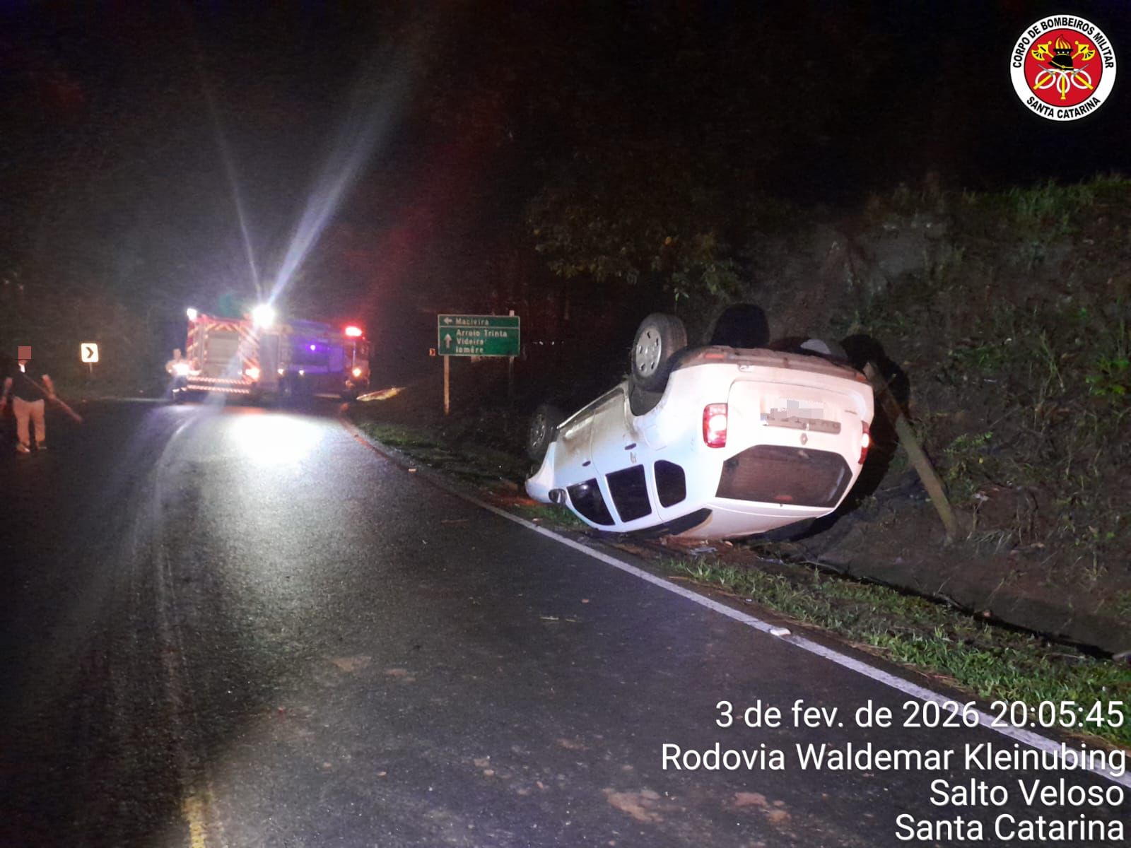 Capotamento na SC-464 deixa motorista ferido em Salto Veloso