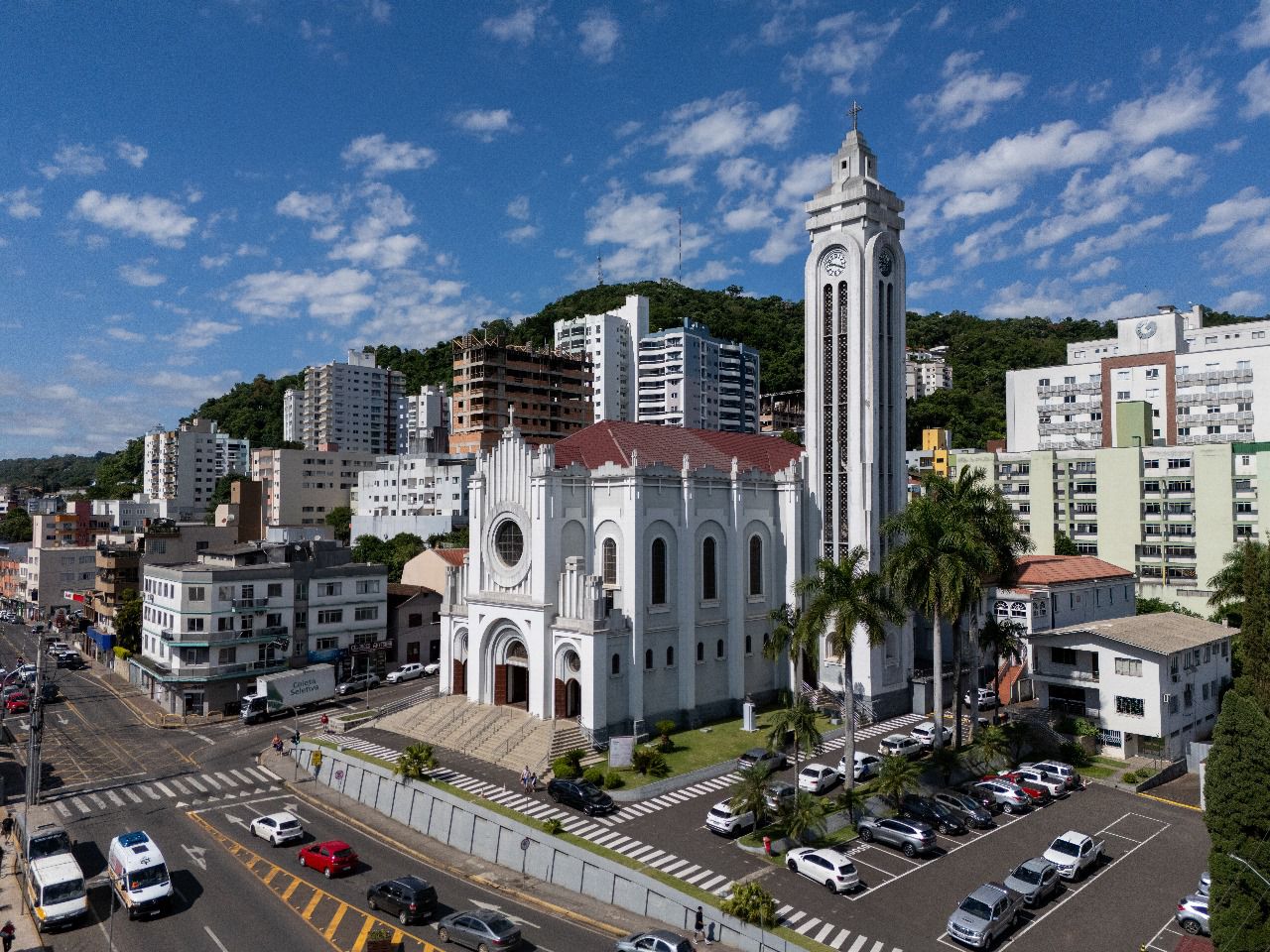 “Abrace o Santuário”: Campanha busca revitalizar a fachada da Catedral Santa Terezinha, cartão-postal de Joaçaba