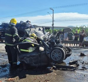 Única sobrevivente: Criança de 10 anos que perdeu a família na BR-101 luta pela vida na UTI