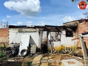 Homem é preso após provocar incêndio na casa da esposa em Fraiburgo