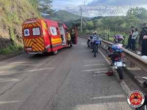 Batida entre caminhonete e motocicleta deixa jovens feridos em Tangará