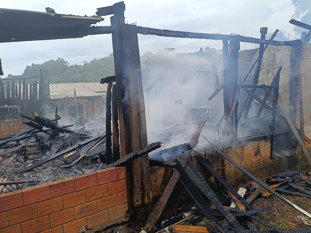 Incêndio destrói residência em Catanduvas