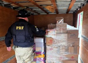 Empresa é flagrada de novo transportando alimentos com produtos perigosos em Campos Novos