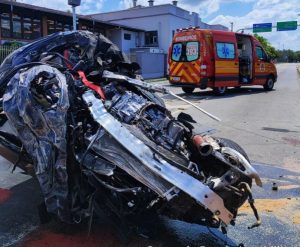 Motorista sofre suspeita de mal súbito, bate carro contra muro e morre em Gaspar